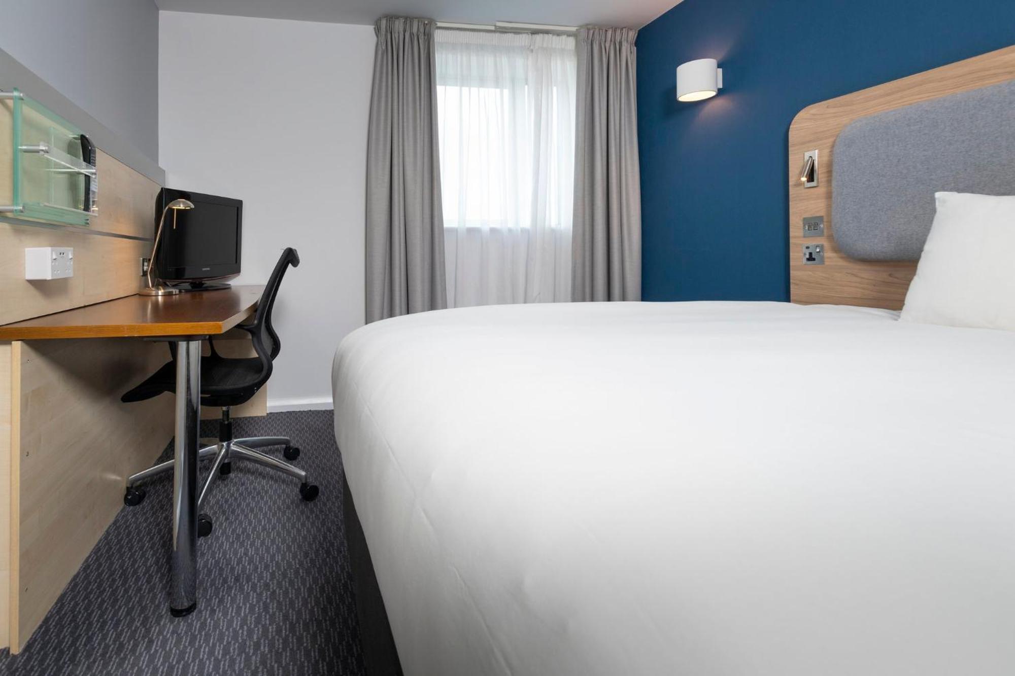 Holiday Inn Express Swindon City Centre By Ihg מראה חיצוני תמונה