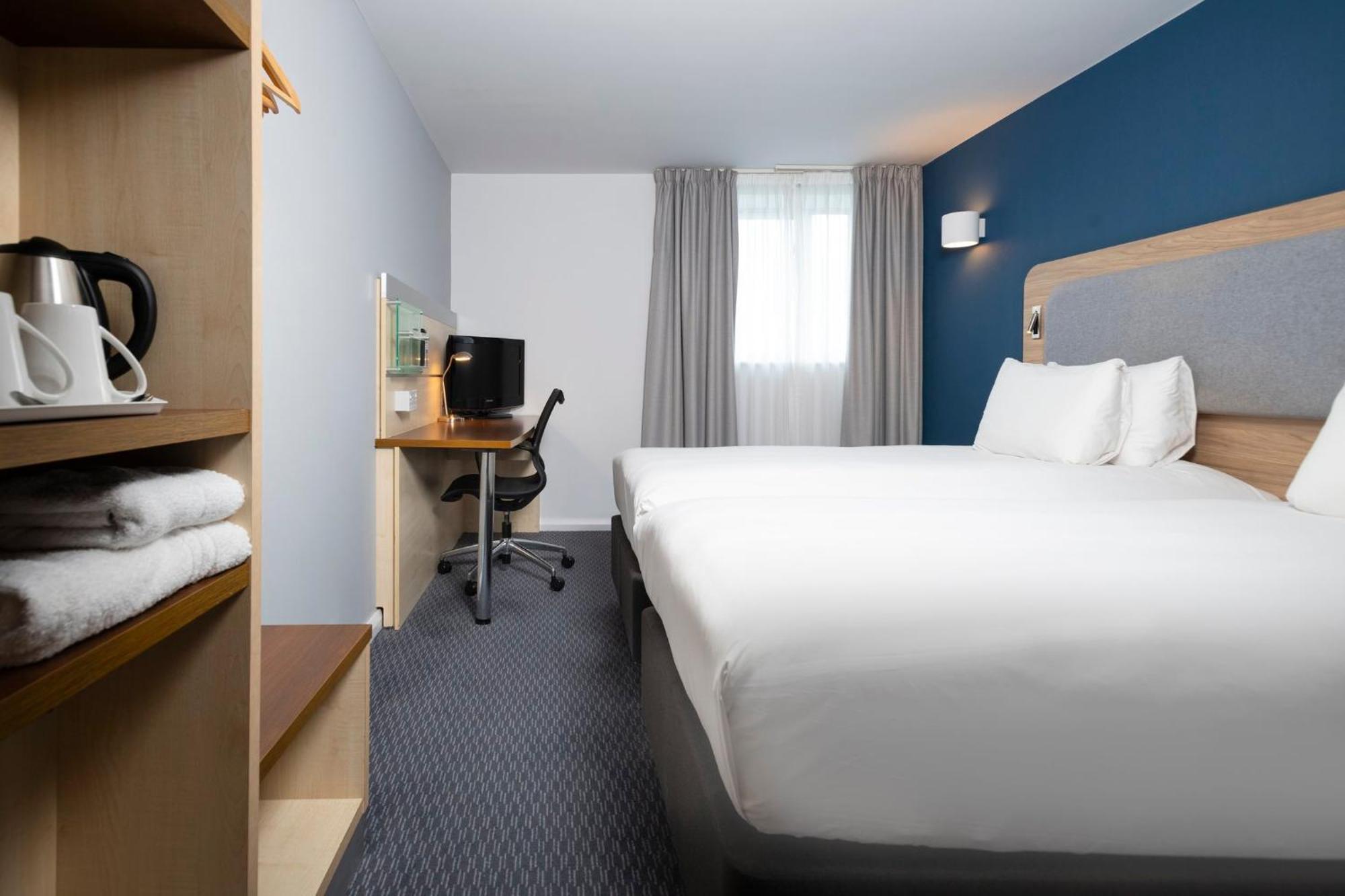 Holiday Inn Express Swindon City Centre By Ihg מראה חיצוני תמונה