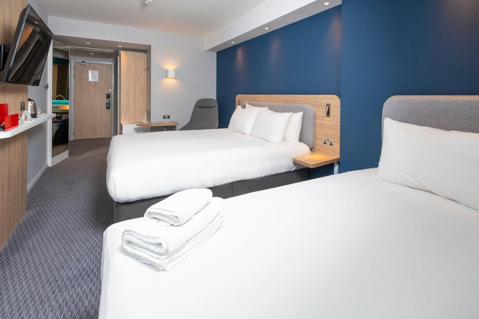 Holiday Inn Express Swindon City Centre By Ihg מראה חיצוני תמונה