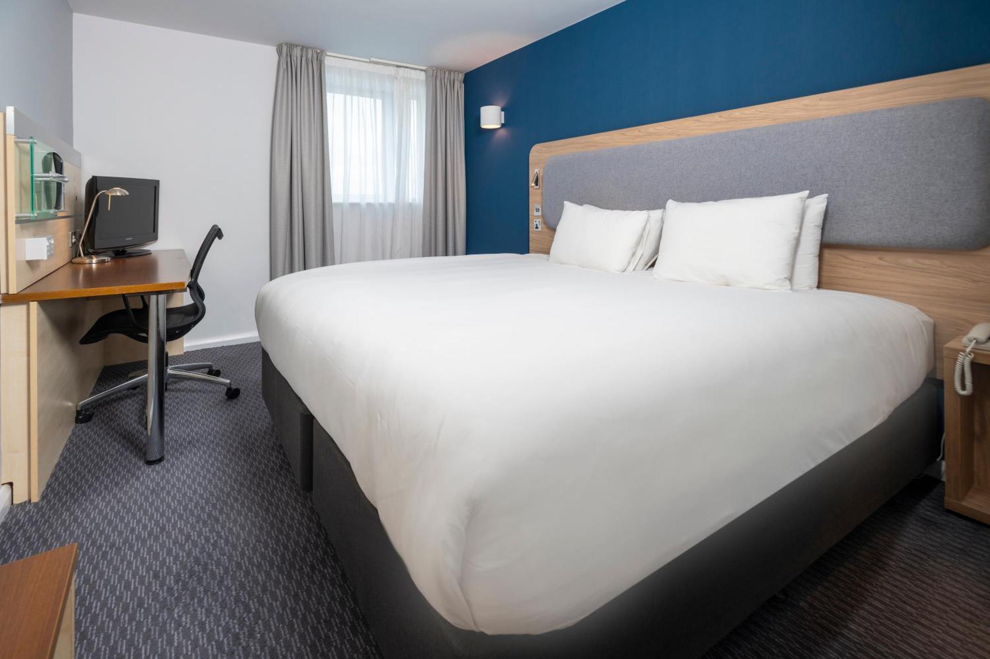 Holiday Inn Express Swindon City Centre By Ihg מראה חיצוני תמונה