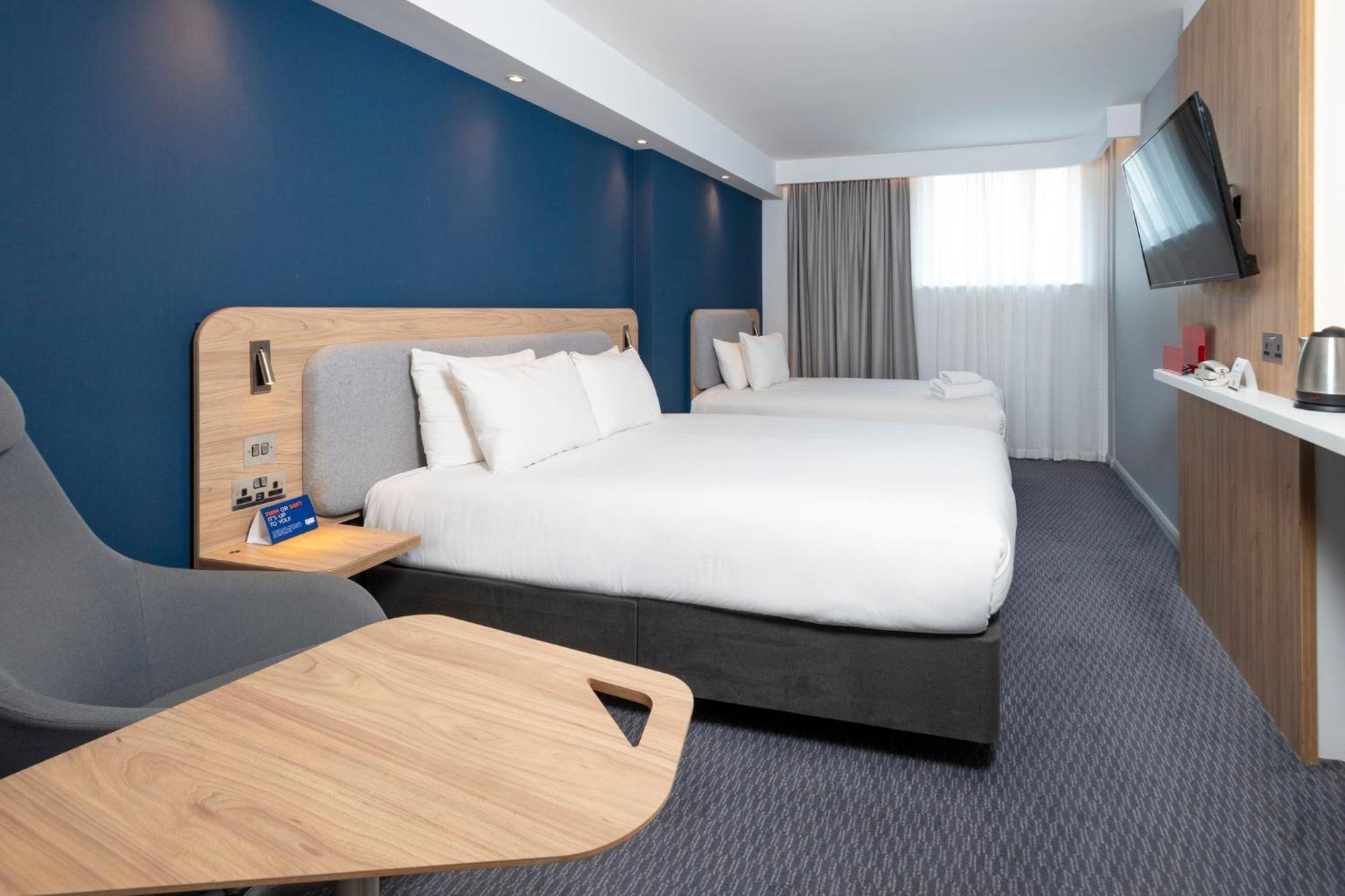 Holiday Inn Express Swindon City Centre By Ihg מראה חיצוני תמונה