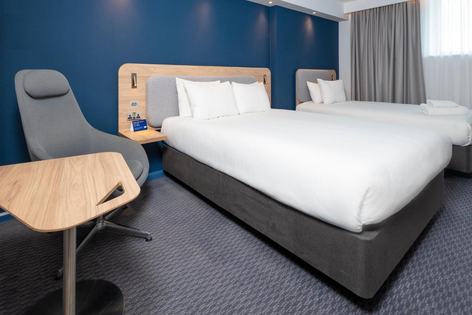 Holiday Inn Express Swindon City Centre By Ihg מראה חיצוני תמונה